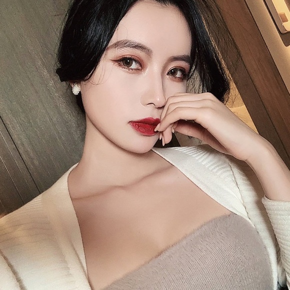 **CHASIDY* Pearl x Pineapple Fashion Stud Earrings - Picture 2 of 5